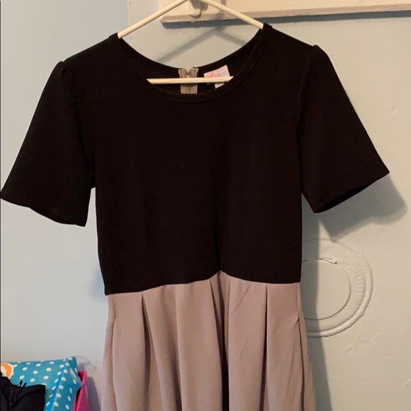 LuLaRoe Dresses & Skirts - Large Black and Grey Amelia Dress